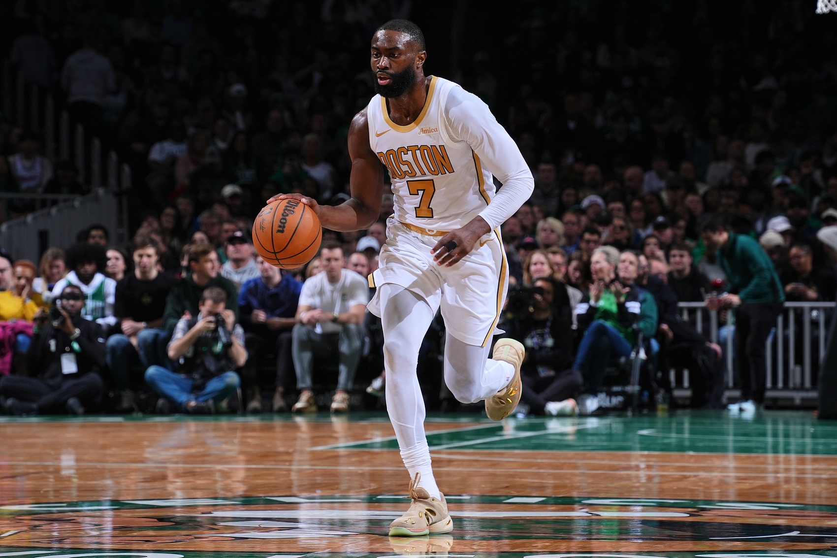 8868体育娱乐平台-上一场额度用完了？杰伦·布朗半场14中3 仅得7分6板3助另2次失误