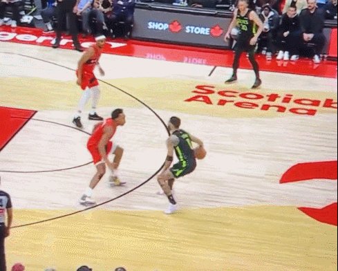 在线体育-连被摆烂球队逼入绝境 凯尔特人攻防挣扎溃不成军