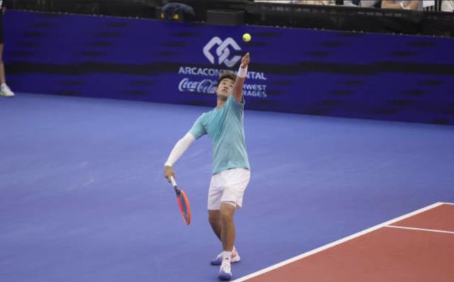 8868 SPORTS-张奔斗：吴易昺，场上发射威力场下散放魅力